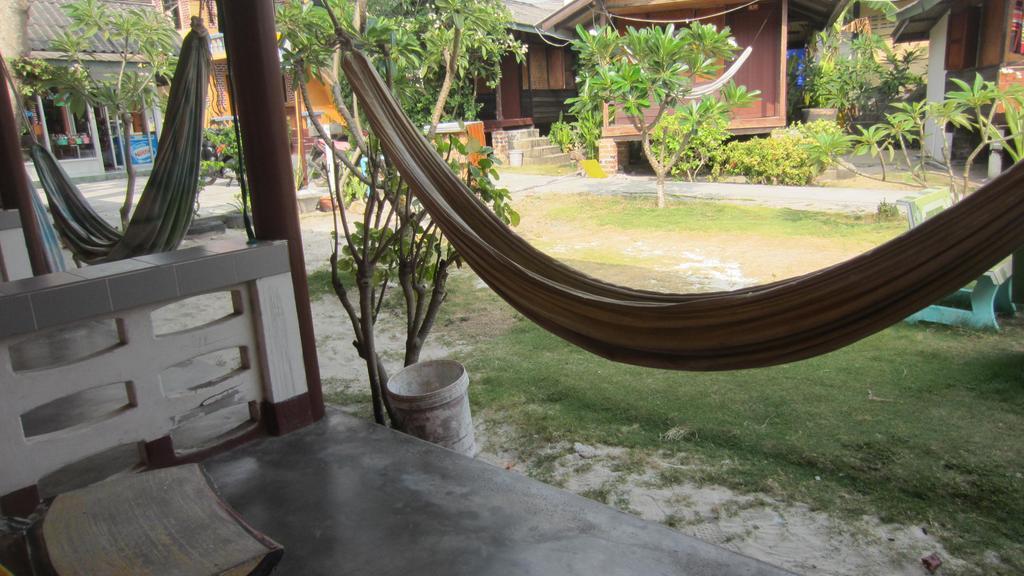 Charung Beach Хаад Рин Екстериор снимка